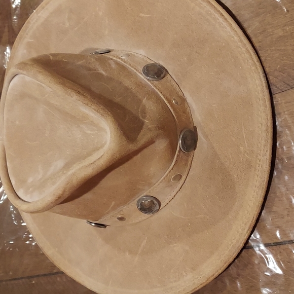 Leather hat - Picture 2 of 5